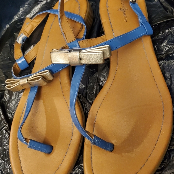 Women's Thong Sandals- Blue - Picture 15 of 15
